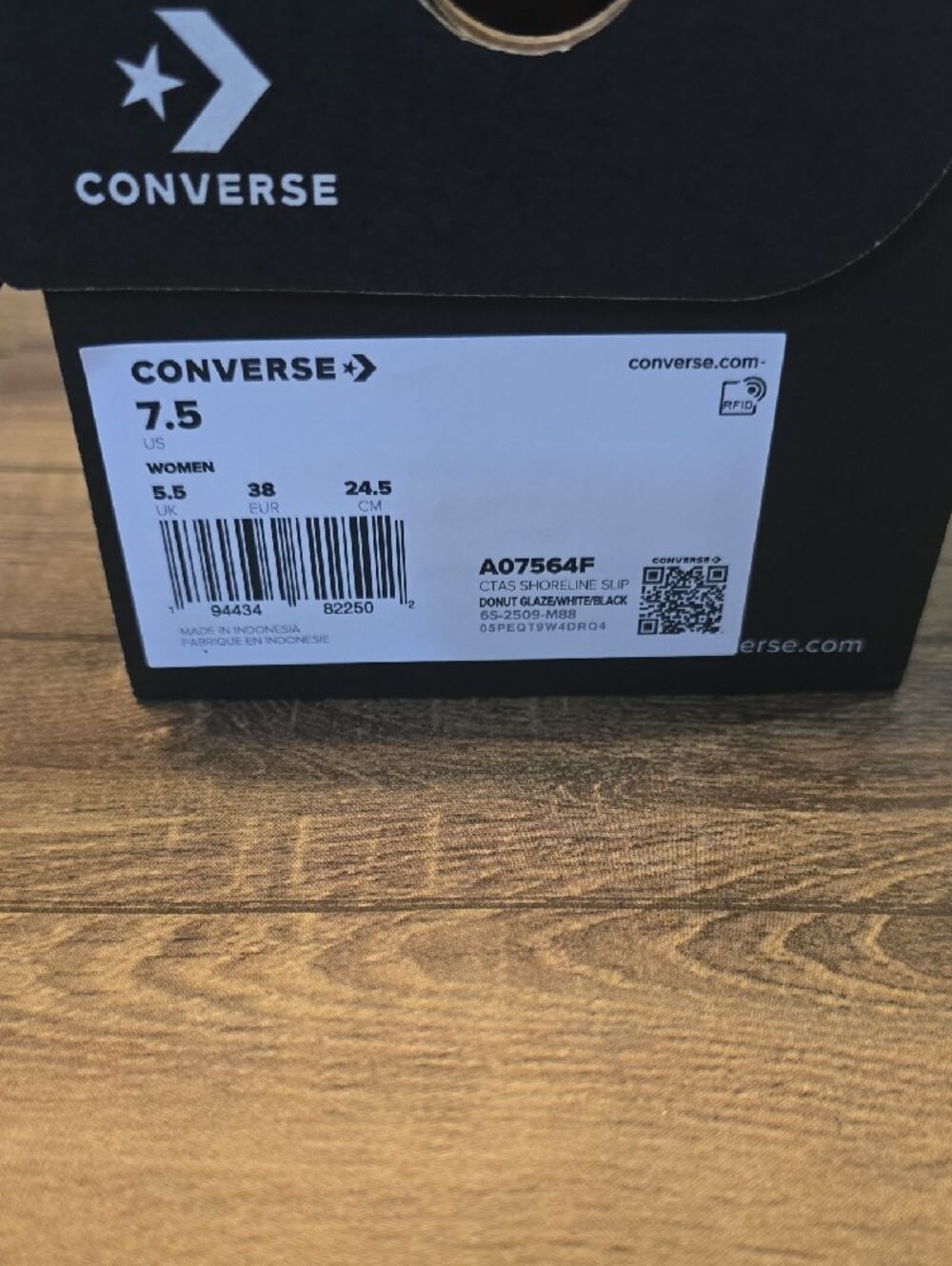 Converse Shoreline Slip On Sneaker Donut Glaze White Black Size 7.5 New In Box - Picture 5 of 6